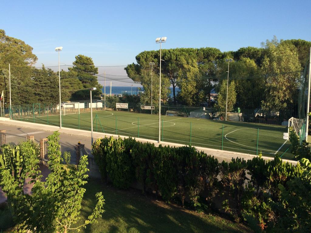 Villaggio Camping Lungomare クローパニ エクステリア 写真